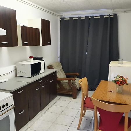 Appartement F1 Rez De Chausser Bg N°2 Bains-les-Bains Exteriér fotografie