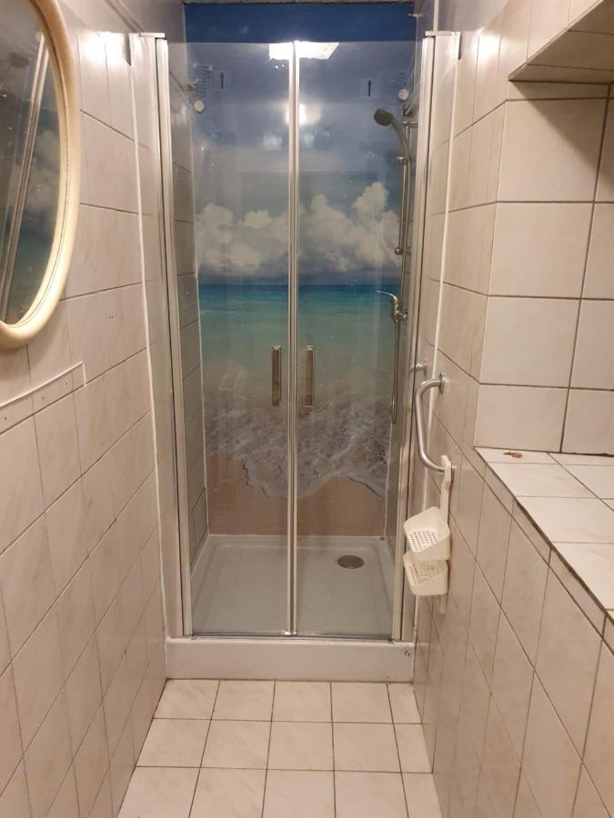 Appartement F1 Rez De Chausser Bg N°2 Bains-les-Bains Exteriér fotografie