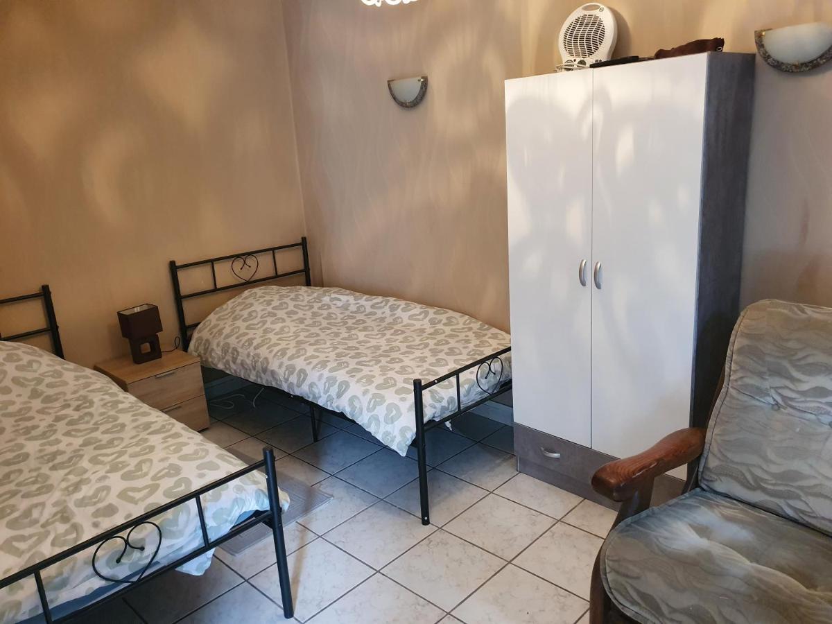 Appartement F1 Rez De Chausser Bg N°2 Bains-les-Bains Exteriér fotografie
