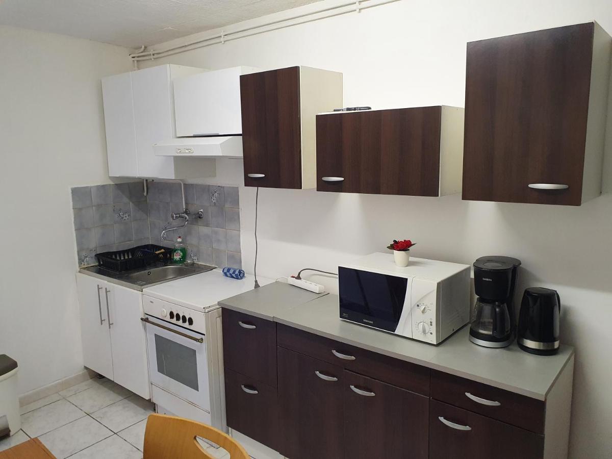 Appartement F1 Rez De Chausser Bg N°2 Bains-les-Bains Exteriér fotografie