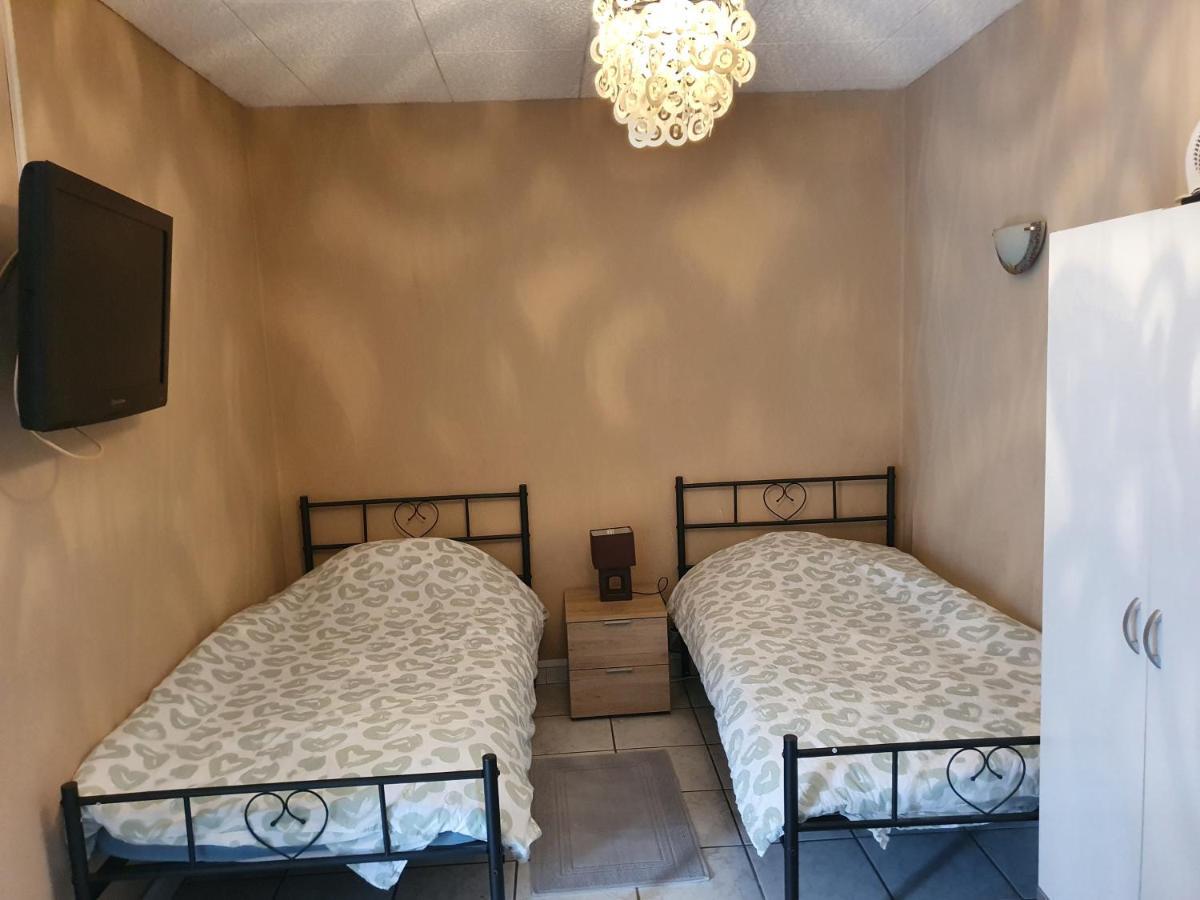 Appartement F1 Rez De Chausser Bg N°2 Bains-les-Bains Exteriér fotografie